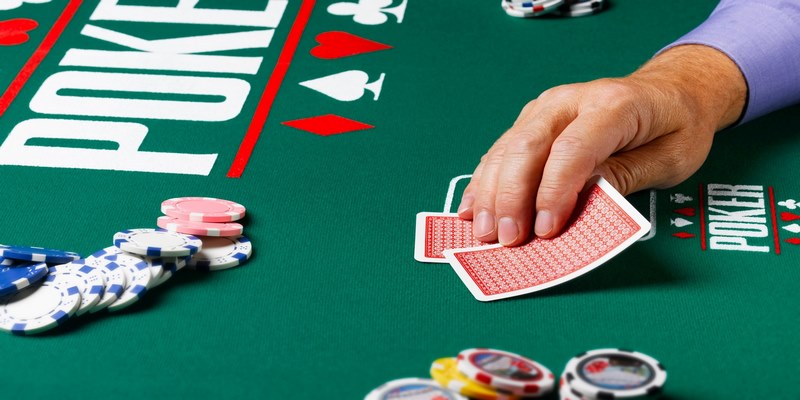 Khám phá chi tiết về luật poker cho tân thủ